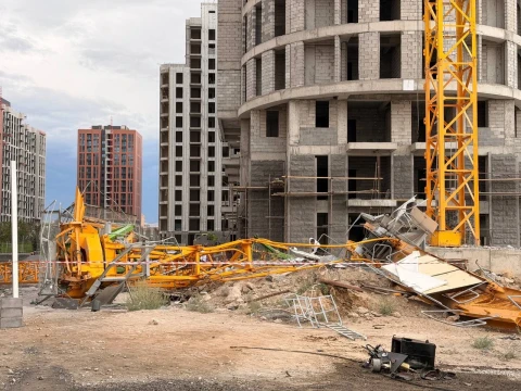 Տիչինայի փողոցում վերամբարձ կռունկի ընկնելու դեպքի առթիվ, որի հետևանքով 3 մարդ է մահացել, քրվարույթ է հարուցվել