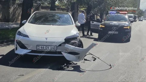 Երևանում Ֆիզիկայի ինստիտուտի խաչմերուկում բախվել են Dongfeng–ը և Changan–ը