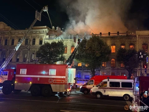 Исторический Особняк Миллера в центре Петербурга выгорел почти полностью: подозревают поджог