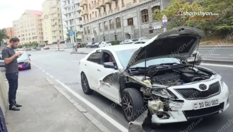 Վերին Անտառային փողոցում բախվել են Toyota-ն ու Mercedes-ը. նրանցից մեկը բախվել է կայանված «Wuling»-ին, վերջինս էլ՝ «Genesis»-ին