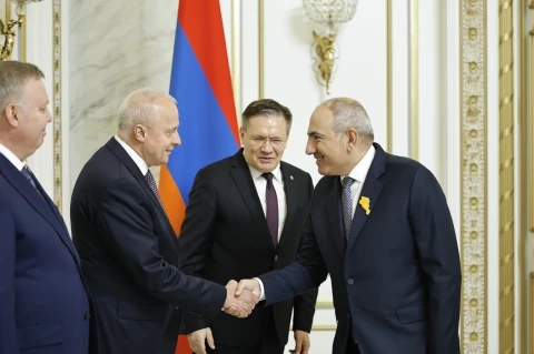 «Հրապարակ»․ «Աշխարհաքաղաքական Գիքոր» Փաշինյանը դեգերումների մեջ է․ հակառուսական ալիքը նահանջում է