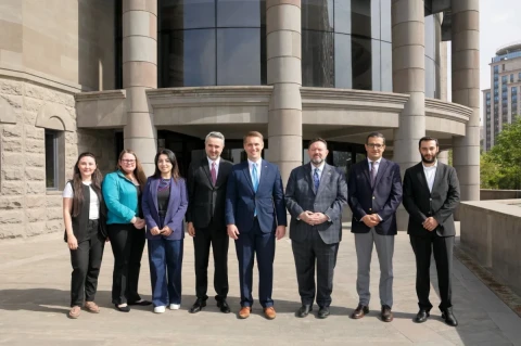 ԱՄՆ պետքարտուղարի տեղակալն այցելել է Մատենադարան (ֆոտո)
