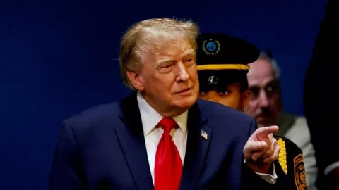 Трамп заявил, что Европу пожирают заживо