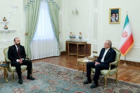 Президент Ирана: Мы должны и дальше развивать отношения с Арменией