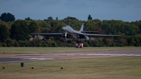 WSJ: США вывели B-1 с базы Фэрфорд из-за угрозы атаки дронов по приказу КСИР