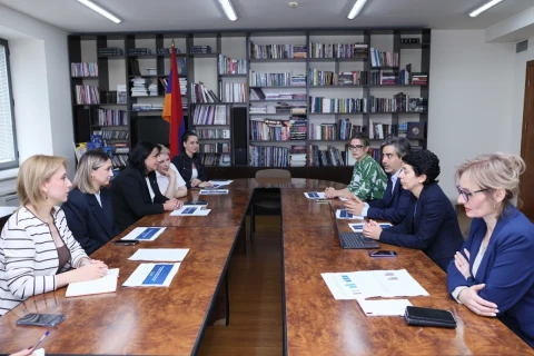 ՀԲ ներկայացուցիչների հետ քննարկվել են երեխաների խնամքի ծառայությունների և կանանց զբաղվածության խթանման հարցերը