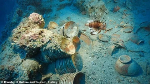2100 лет на дне моря: у берегов современной Турции нашли корабль с роскошной посудой для римлян