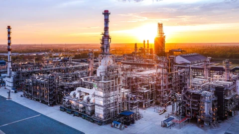 Украина атаковала крупнейший нефтезавод России в Омске