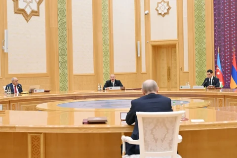 Алиев: Азербайджан готов расширить грузоперевозки по маршрутам Восток — Запад и Север — Юг до 15 млн тонн в год