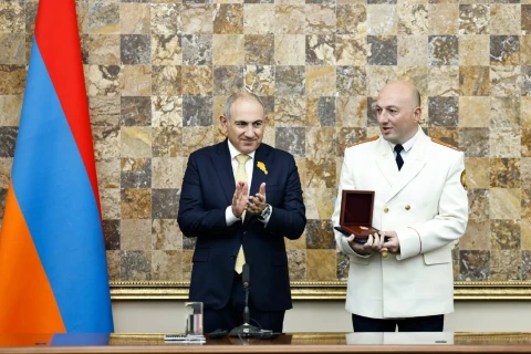 «Ժողովուրդ». Ծառուկյանի գործը քննած վարչության պետը պարգևատրվել է Փաշինյանի հուշամեդալով