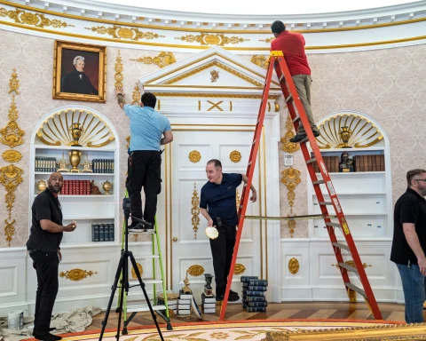 В музее Белого дома воссоздали позолоченный Овальный кабинет Трампа