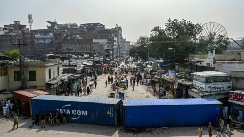 Власти Пакистана ввели чрезвычайное положение в северной провинции