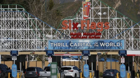 Один человек погиб, несколько пострадали в парке развлечений Six Flags в США