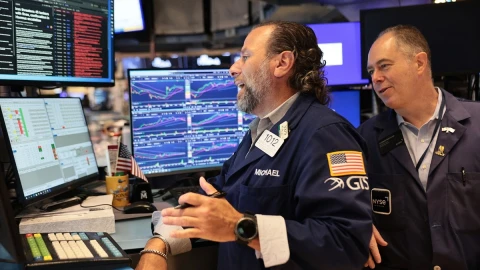 Nasdaq и S&P 500 снизились в понедельник, Dow Jones вырос