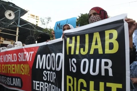 В Лондоне прошла акция против ограничений на ношение хиджаба в школах Азербайджана