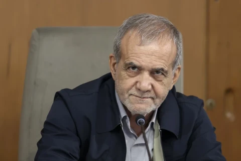 Пезешкиан призвал ускорить выполнение соглашений с Россией