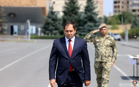 Armenia defense minister leaves for Czech Republic