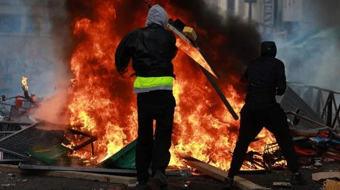 Le Parisien: во Франции подростку оторвало кисть руки при взрыве гранаты на протестах