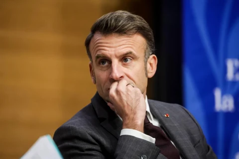 Макрон не намерен вводить режим ЧП во Франции из-за протестов и беспорядков