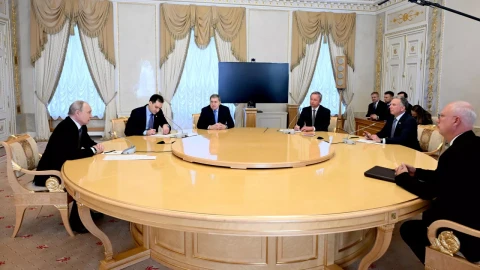 Путин начал встречу с Уиткоффом