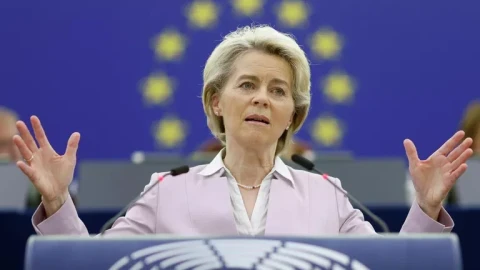 Фон дер Ляйен отказалась смягчать энергосанкции ЕС против РФ на фоне шагов США