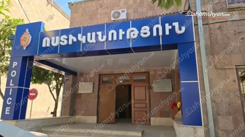 Արարատի մարզում 44-ամյա կինը ոստիկաններին հայտնել է, որ անհայտ անձը հարձակվել է իրենց տան վրա, կծել իր մատը