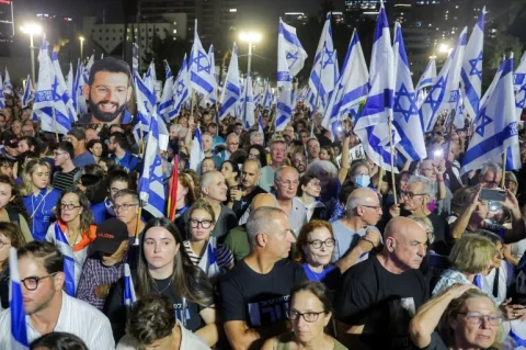 Тысячи израильтян вышли на митинг против Нетаньяху за три дня до выборов