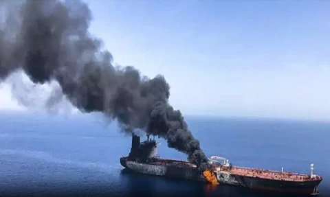 КСИР Ирана: четвёртый нефтяной супертанкер загорелся после подрыва на мине в Ормузском проливе