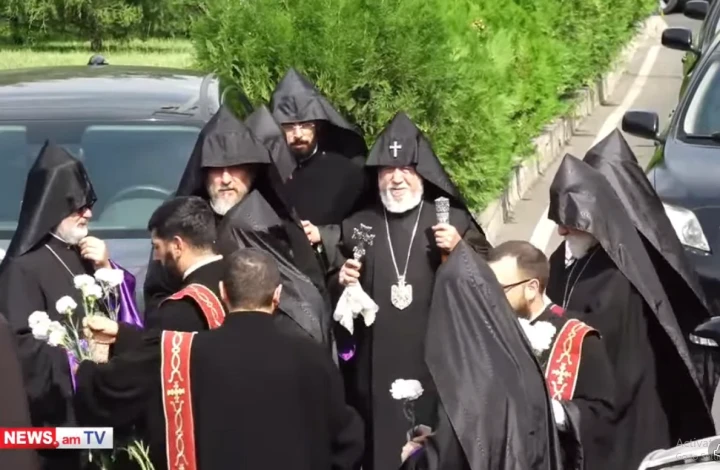 Католикос всех армян Гарегин II посетил пантеон «Ераблур»