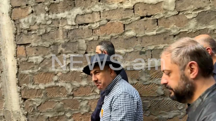 «Ձեռք չտաս ինձ». քաղաքացին բորբոքվեց Փաշինյանին հանդիպելիս