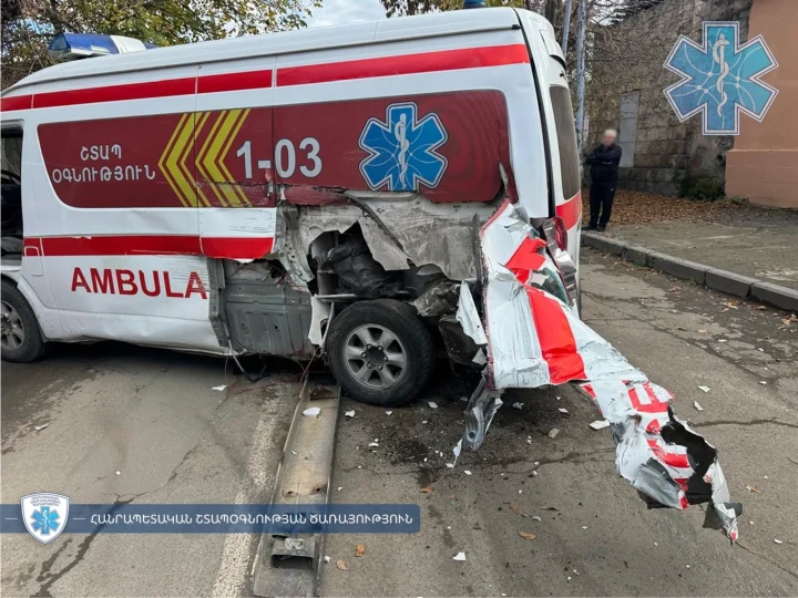 Разъяснение: Сегодня в Ванадзоре в ДТП попала машина скорой помощи, перевозившая пациента в тяжёлом состоянии с включёнными сиреной и проблесковыми маячками