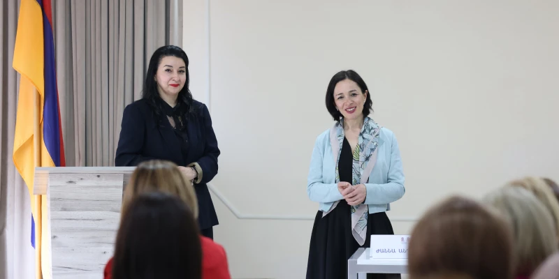 ԿԳՄՍ նախարարը հանդիպել է Երևանի հանրակրթական դպրոցների տնօրենների  հետ