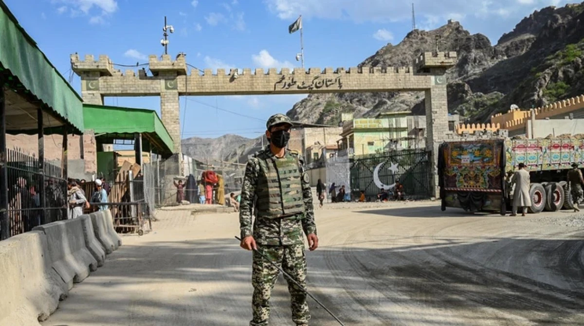 Pakistan reported destroying Afghan checkpoints in response to border clashes