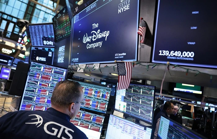 Wall Street closes lower on Tuesday