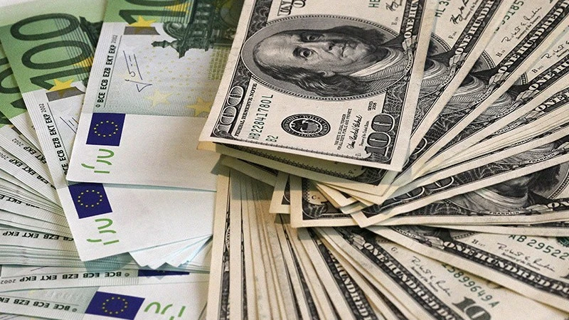 US dollar, euro lose value in Armenia
