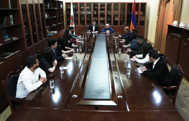 Սերժ Սարգսյանը ՀՀԿ երիտասարդական կազմակերպության անդամների հետ քննարկել է երկրի քաղաքական գործընթացները