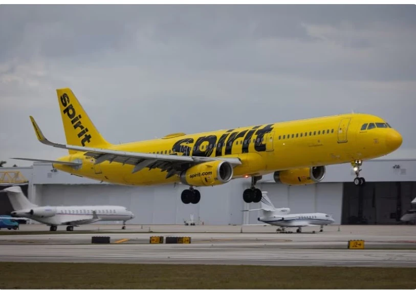 Американская авиакомпания Spirit Airlines сворачивает свою деятельность на фоне объявления о банкротстве
