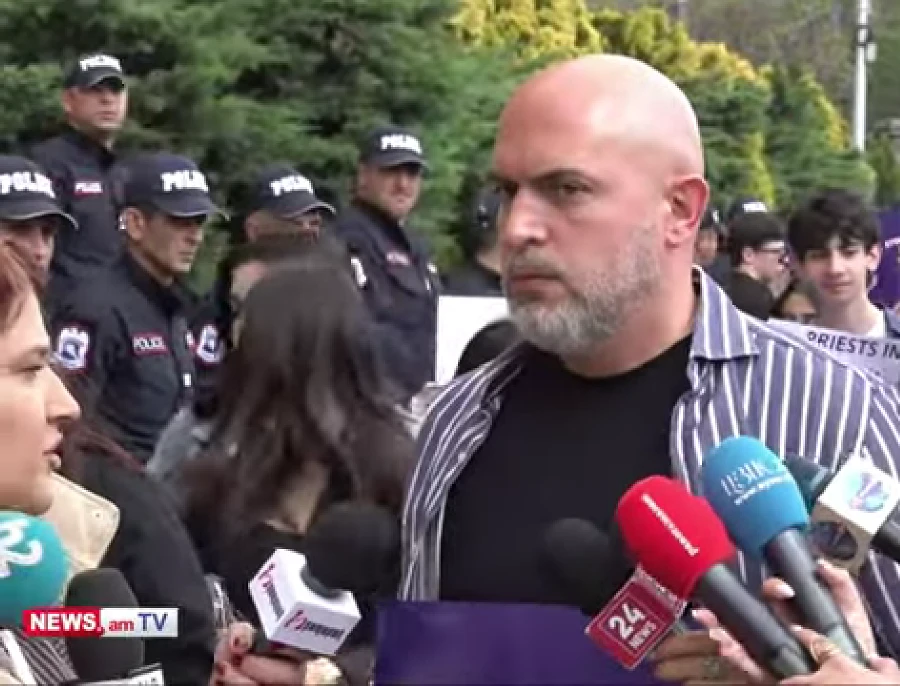 Ոստիկանությունը քաղաքացիներին թույլ չի տալիս բողոքի ակցիա անցկացնել Հաղթանակի կամրջի մոտ