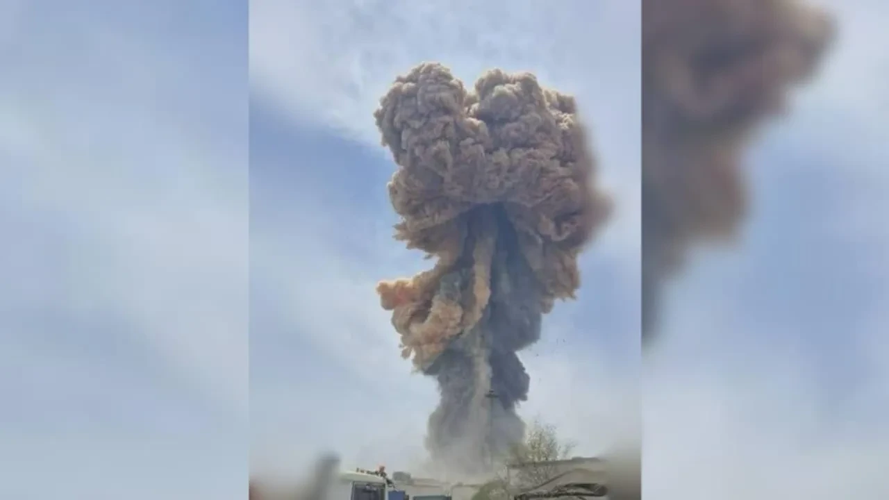 В районе Бандар-Аббаса слышны звуки взрывов