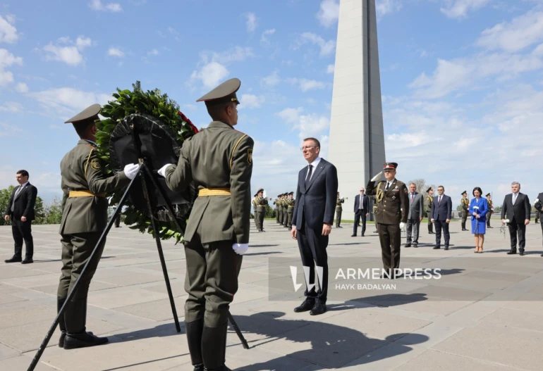 Президент Латвии посетил мемориальный комплекс «Цицернакаберд» в Ереване