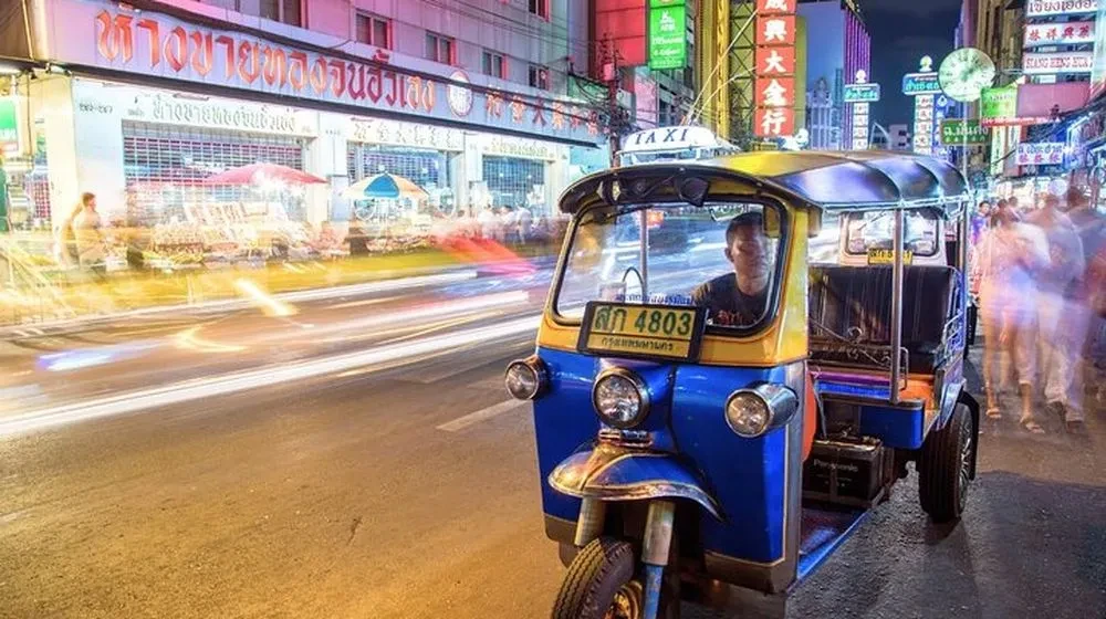 Туристов депортировали с Пхукета после непристойного поведения в тук-туке: Bangkok Post