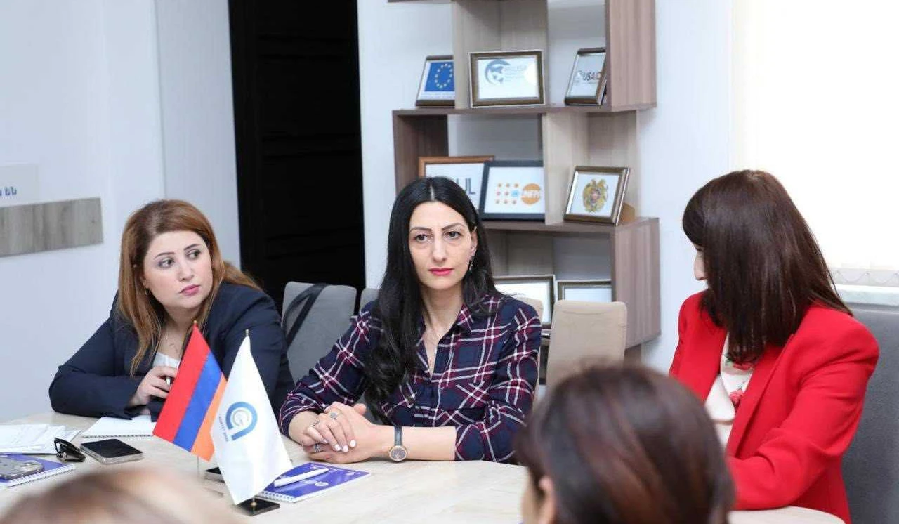 Անահիտ Մանասյանն այցելել է «Ագաթ» ՀԿ․ քննարկվել են հաշմանդամություն ունեցող անձանց հետ վարվելակերպի կանոնները
