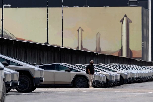Tesla recalls 173 Cybertruck pickups due to risk of wheels falling off while driving