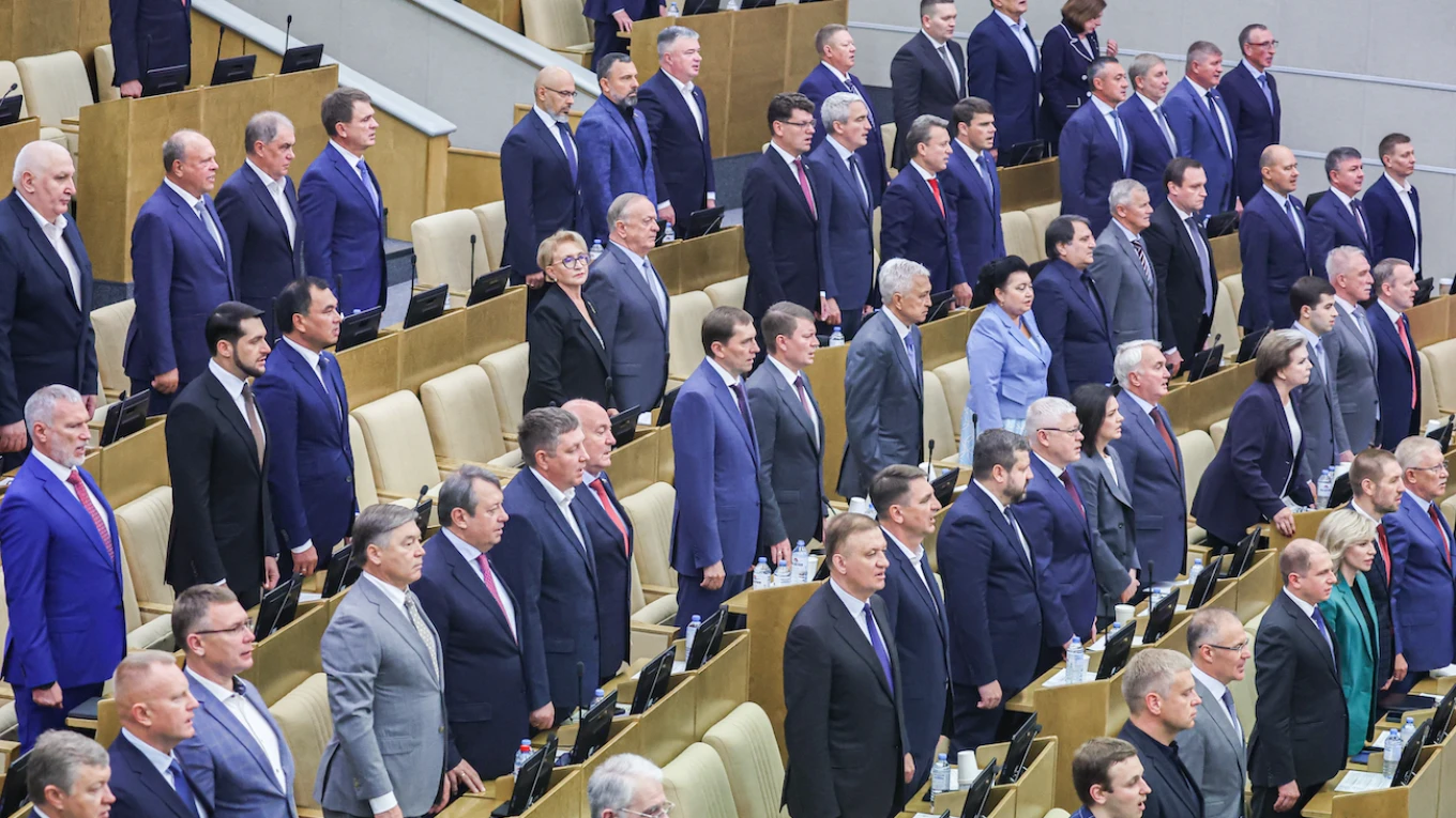 Госдума разрешила Путину вводить армию в другие страны для «защиты» россиян за рубежом