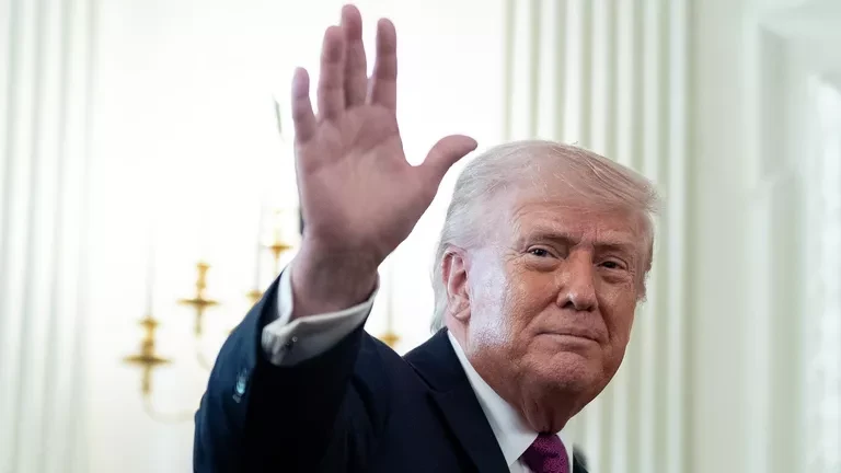 Трамп прилетел в Пекин