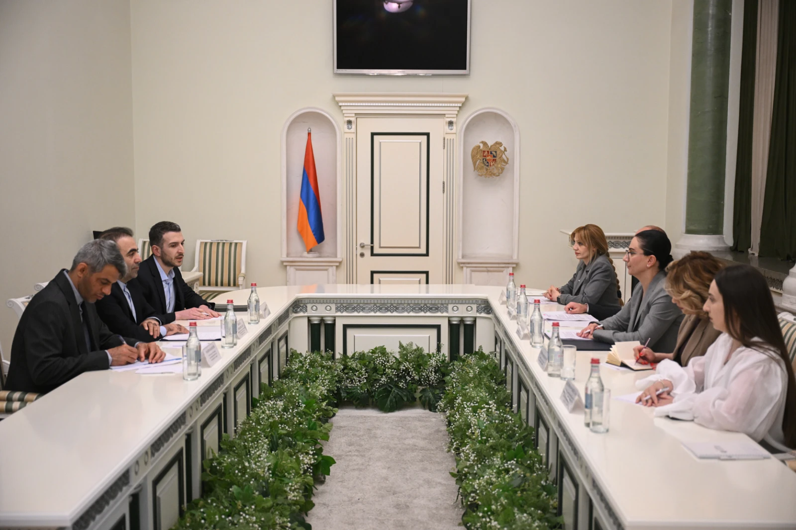 Armenia prosecutor general, Iran ambassador discuss extradition of wanted persons