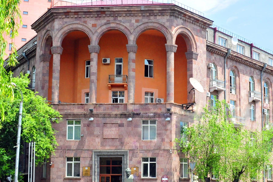 «Ժողովուրդ». Բրյուսովի անվան լեզվաբանական համալսարանում լարվածությունը չի մարում․ դասախոսները՝ թիրախում