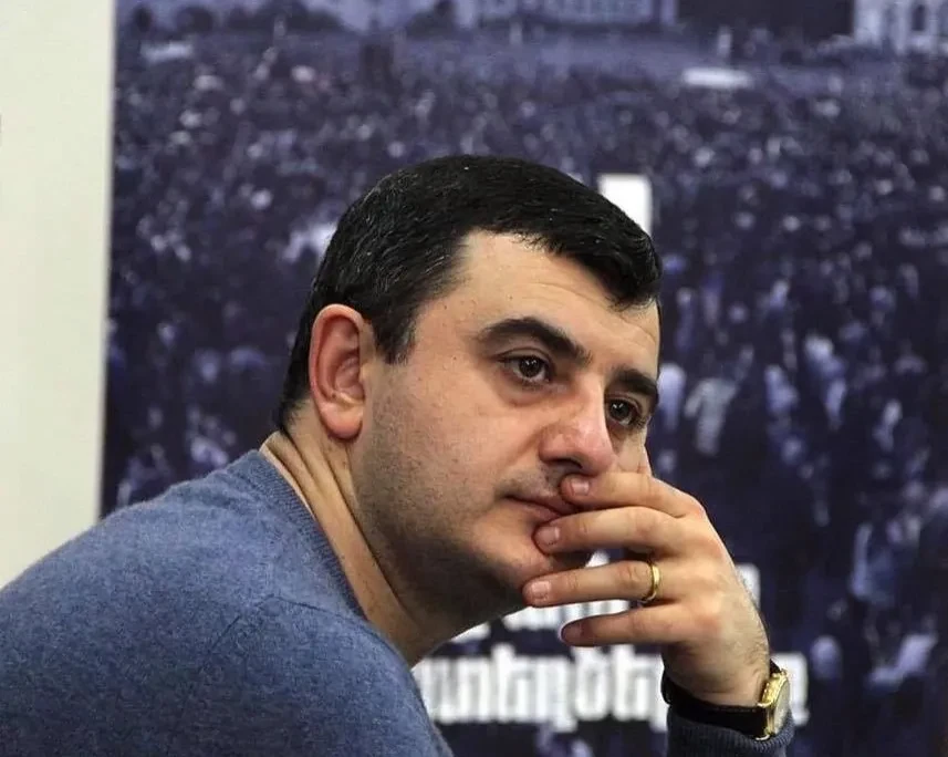 ԵՊՀ ռեկտորը կիսվել է Պապիկյանի՝ Կարապետյաններին քննադատող գրառմամբ