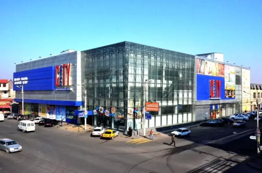 «Երևան Սիթի»-ի հացթուխներ Հովոն ու Հայարփին վիճել են, վեճին խառնվել է նաև Հայարփիի ամուսինը. Կա վիրավոր
