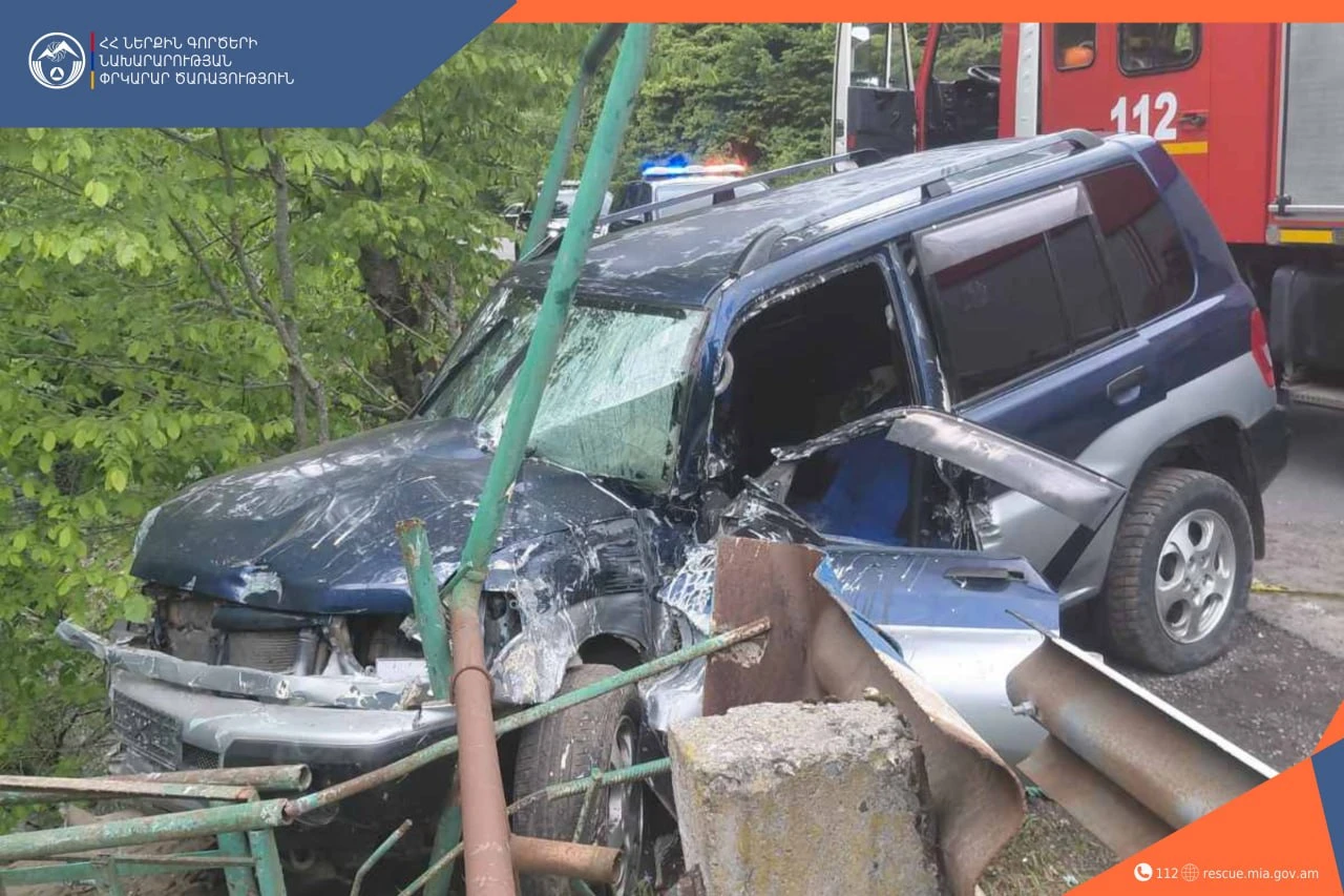 Դիլիջան-Վանաձոր ավտոճանապարհին «Mitsubishi»–ն դուրս է եկել ճանապարհի երթևեկելի հատվածից և բախվել երկաթե արգելապատնեշին